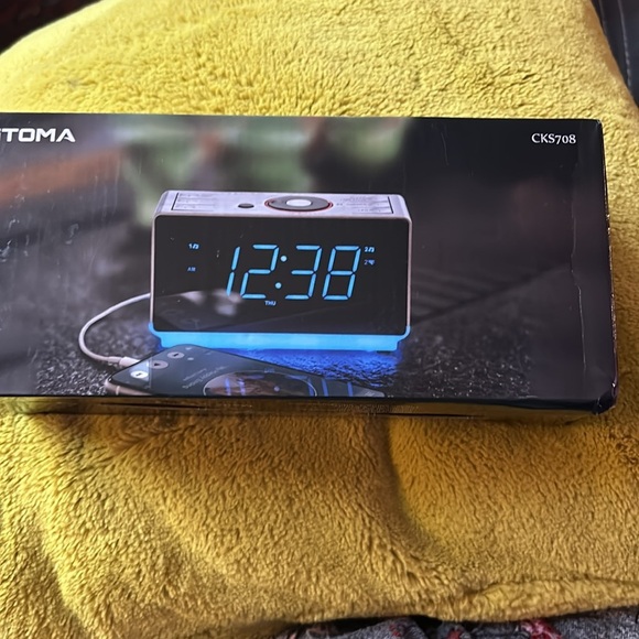 iTOMA Alarm Clock Radio with Bluetooth Speaker, FM Radio, Dual Alarm with Snooze - Picture 2 of 2